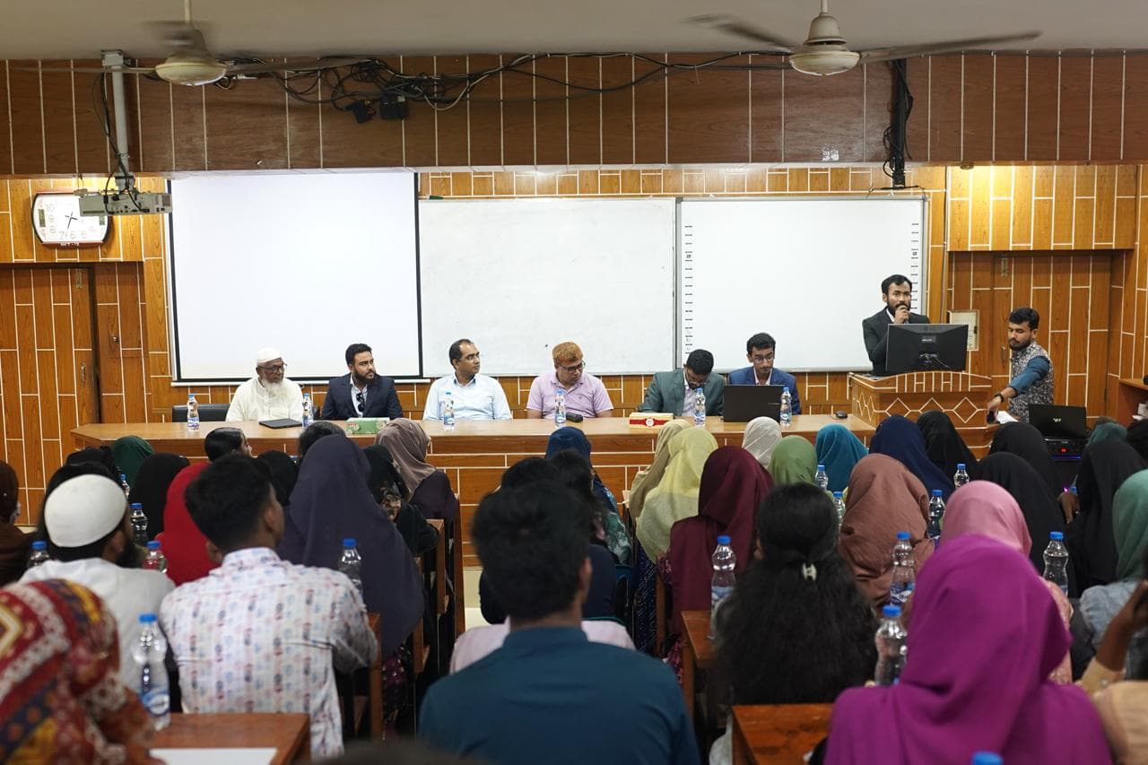 Students and teachers during the seminar session