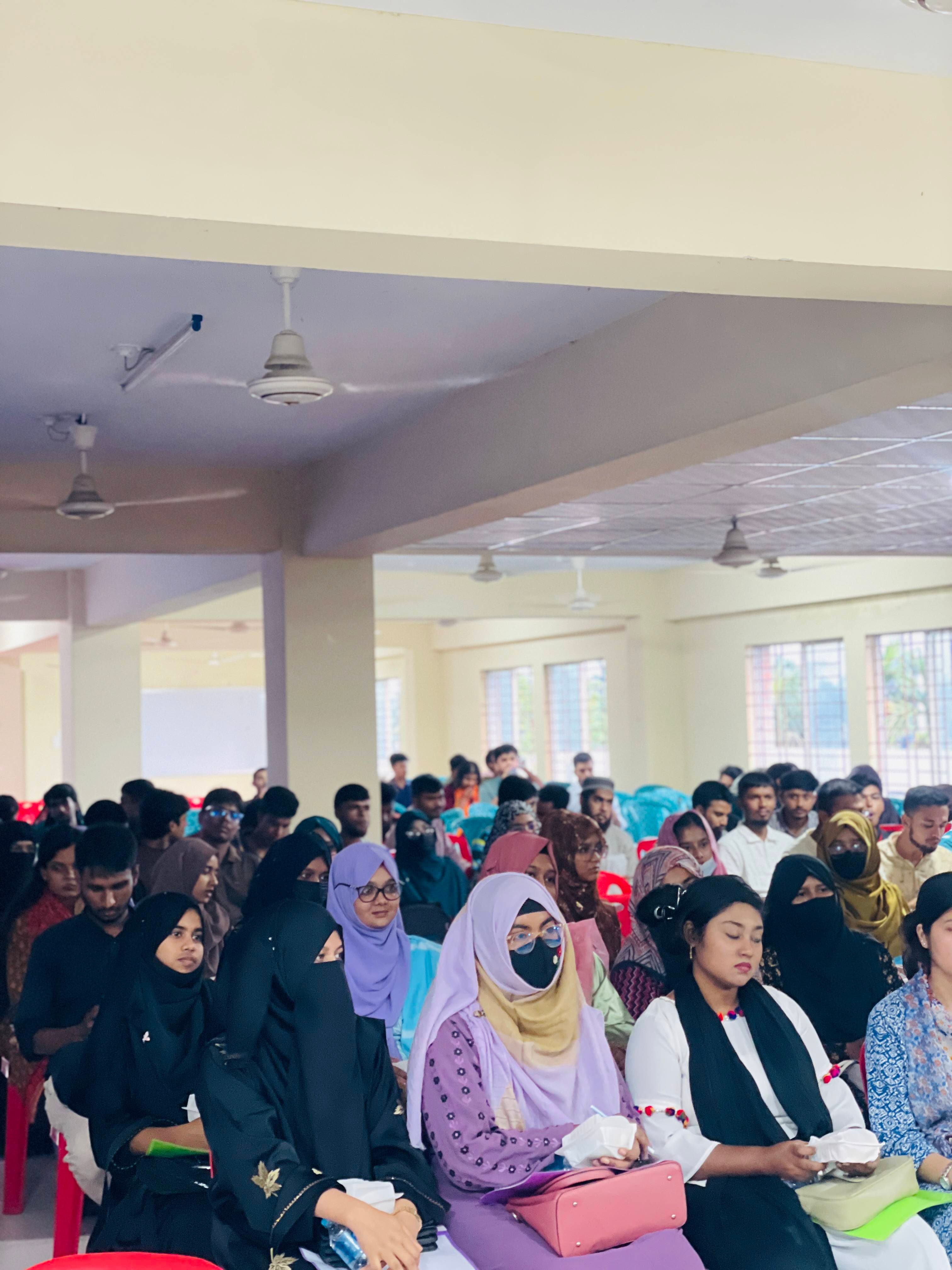 Closing moments and audience interaction at the Pabna seminar