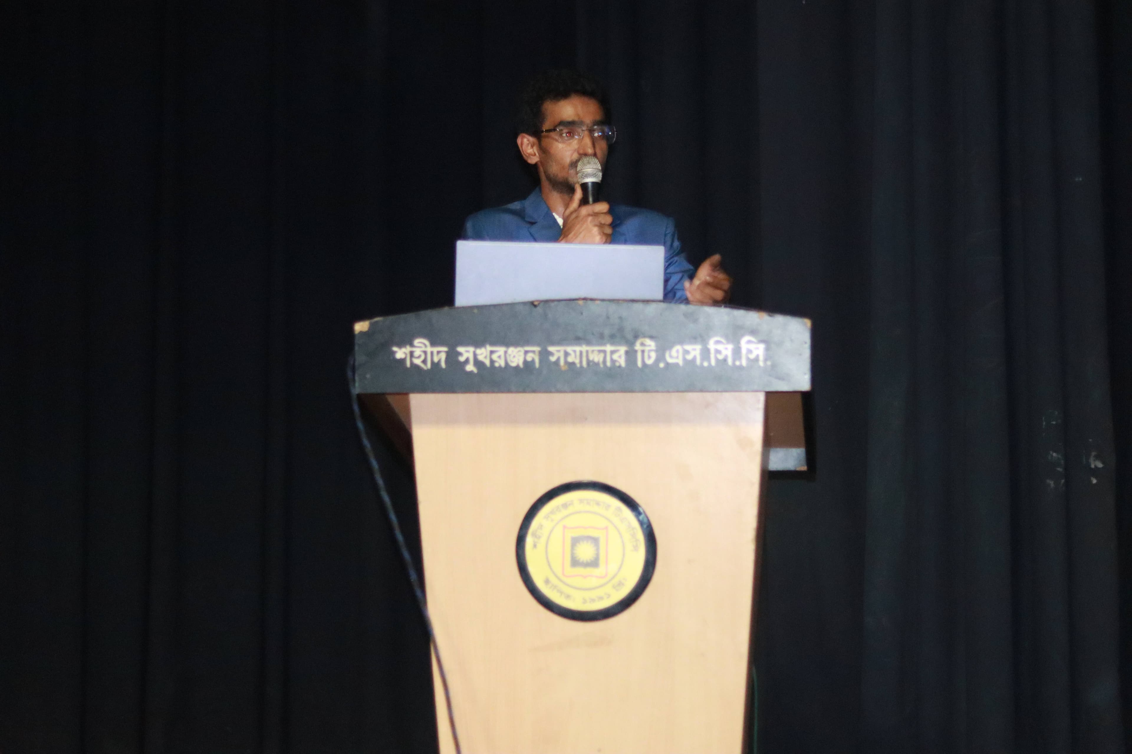 Md. Zakaria Hossain presenting at the Rajshahi seminar