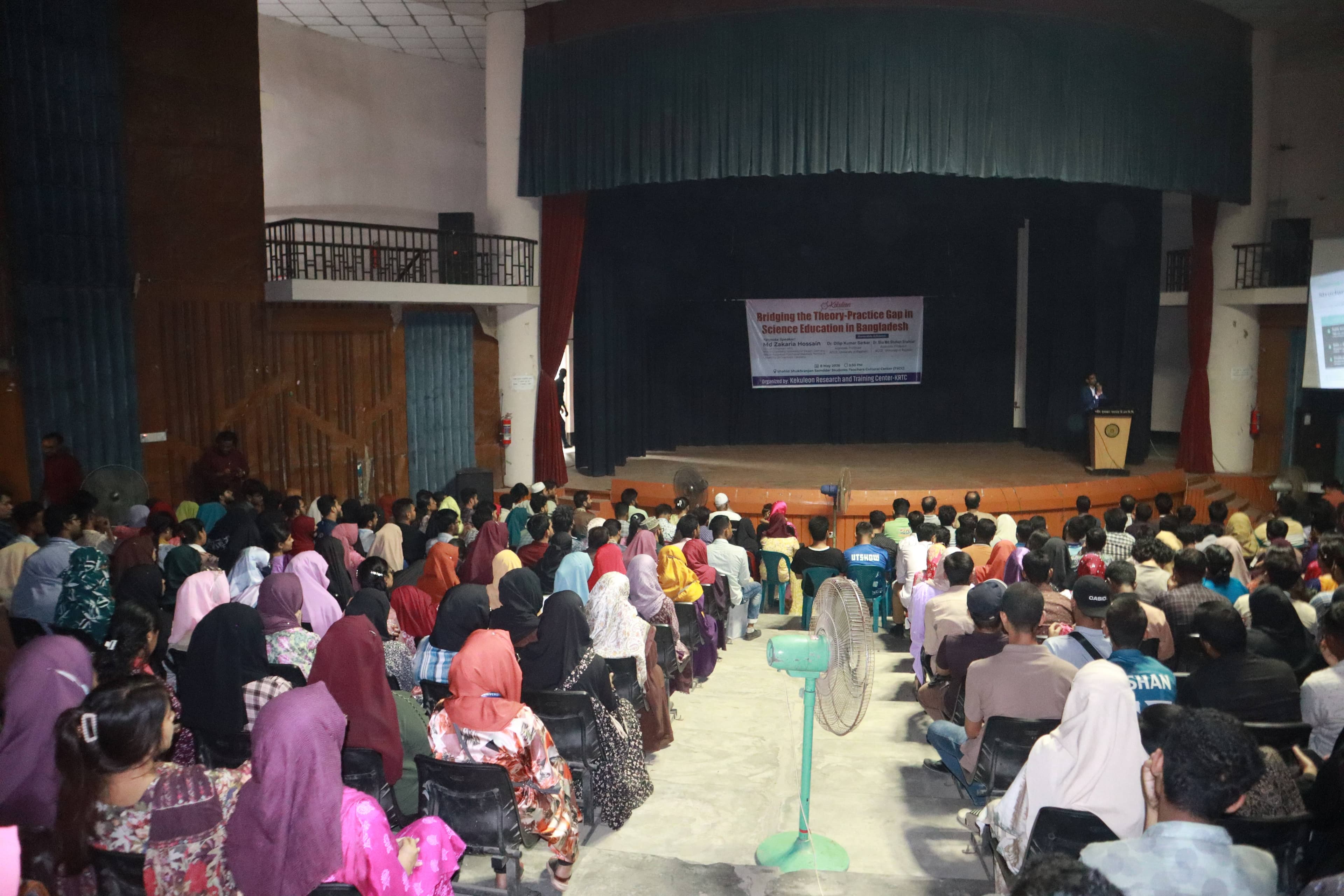 Closing moments and audience interaction at the Rajshahi seminar